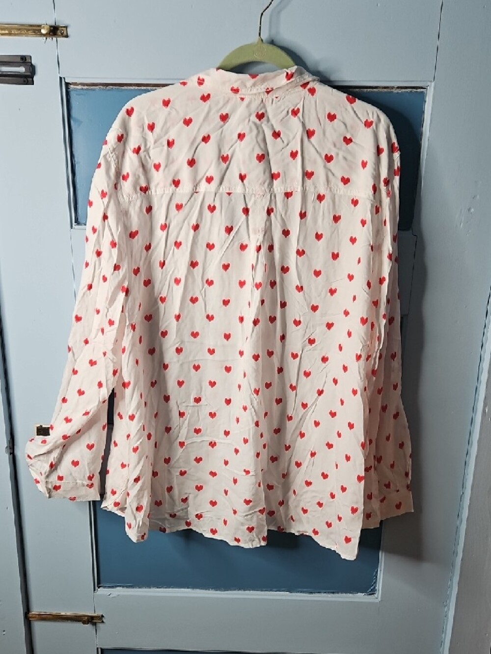 Beachlunchlounge Button-Up Blouse with Red Heart Print 3X - Picture 5 of 6